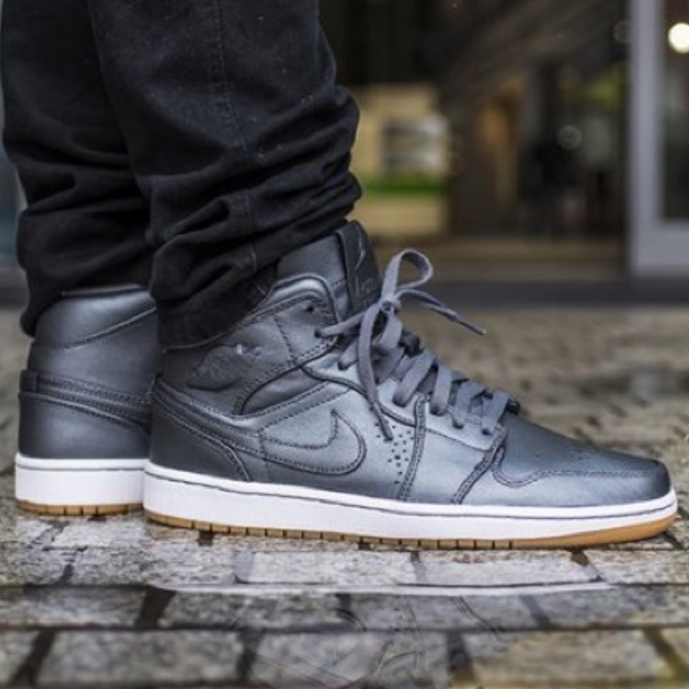 Air Jordan 1 Mid Nouveau – Cool Grey – Gum Sole
